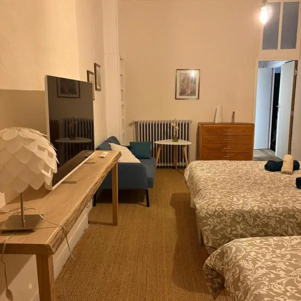 La Villa Louana charme de l'ancien en cœur de ville, hotel i Aubusson