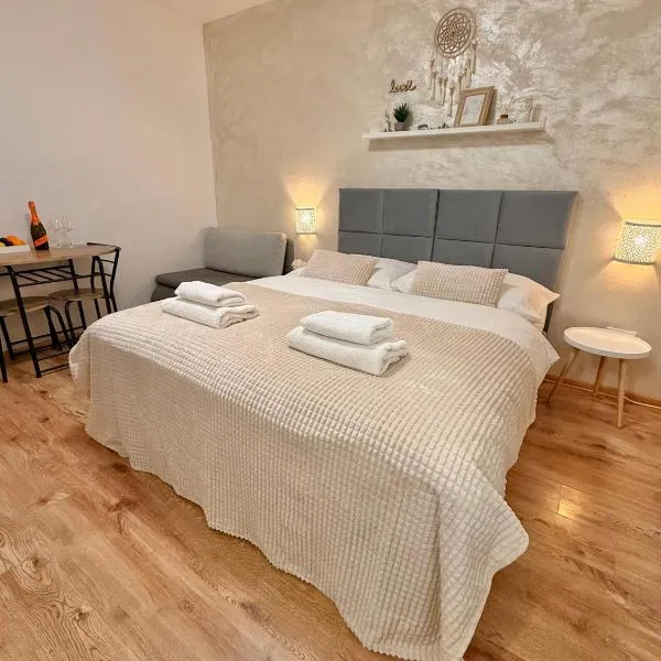 Apartmány ZELENÝ DOM, hotel v Podhájské