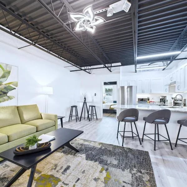 Sleek Coastal Loft Close to Port & Beach -Unit 205, hotel sa Cape Canaveral
