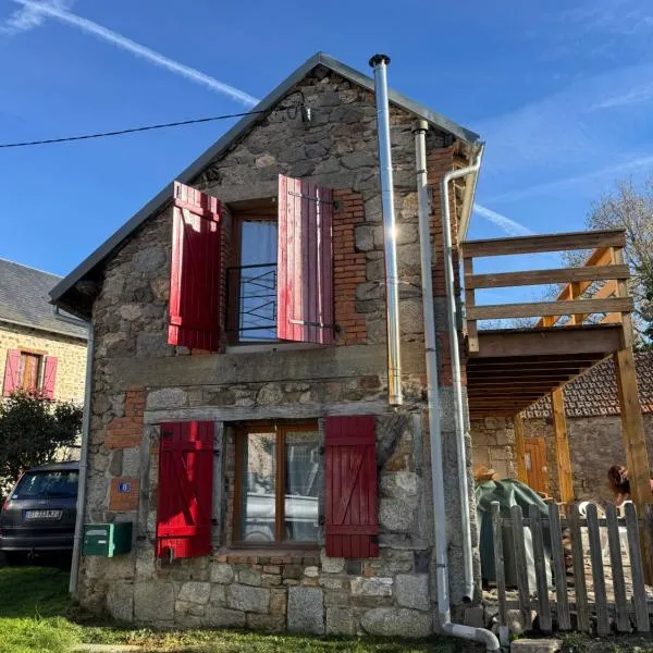 Maison typique Auvergne، فندق في Montel-de-Gelat