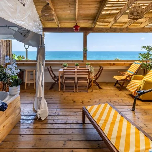 קסם על הים- דירות נופש עם ג'קוזי פרטי ונוף פרטי לים, khách sạn ở Netanya