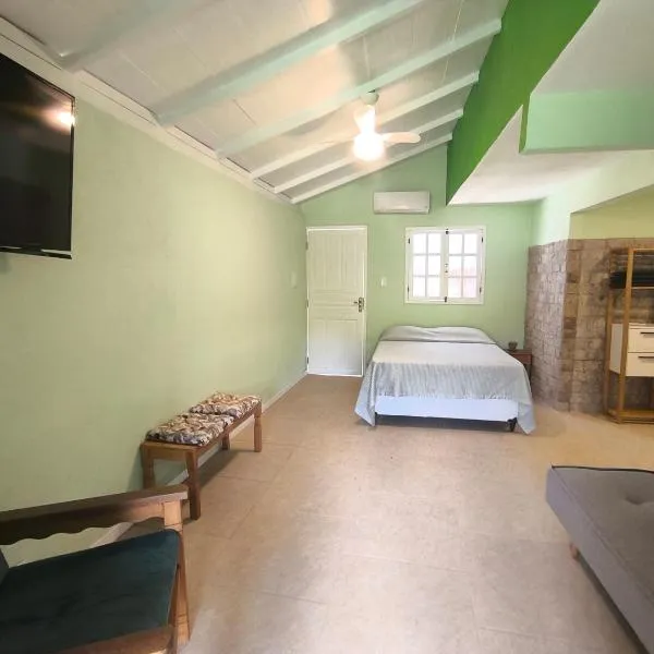 Flat e suítes com cozinha e churrasqueira, hotel en Conservatória