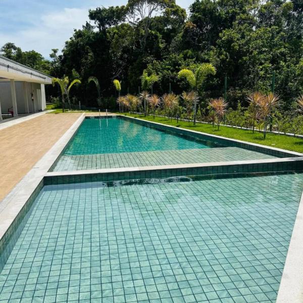 Apto 2 Quartos com Ar-Condicionado Piscina Estacionamento e WiFi 10 Min da Passarela do Descobrimento Porto Segur0