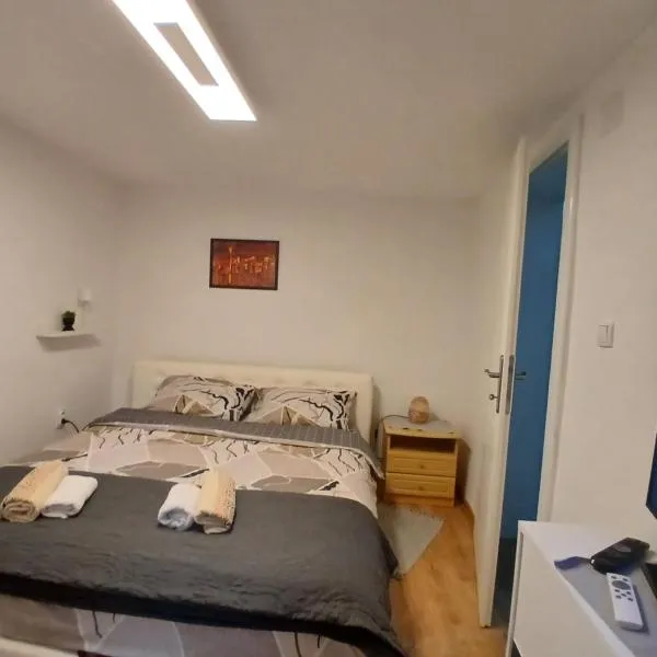 HOLIDDAY HOUSE THE LUx, hotel in Apatin