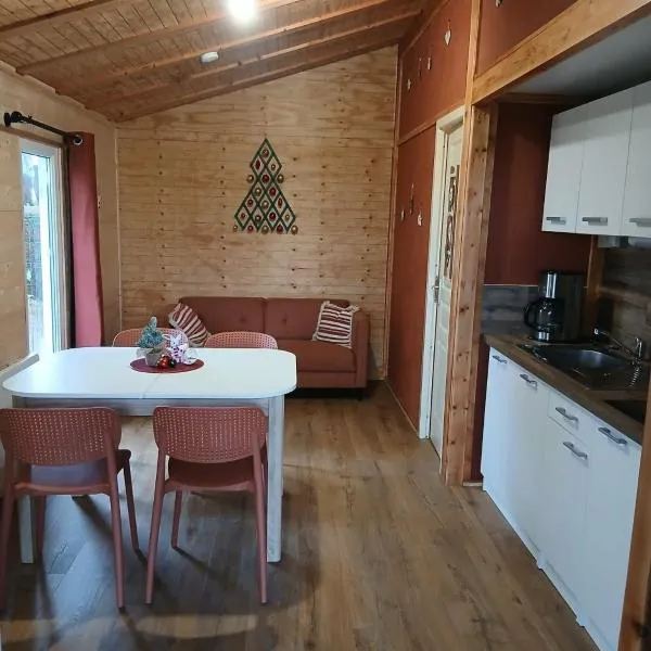 Chalet PRIMEVERE- Camping Fraiteux 3 étoiles, hôtel à Plombières-les-Bains