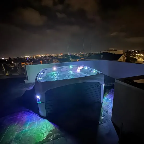 Penthouse with outdoor hottub，利馬索爾的飯店