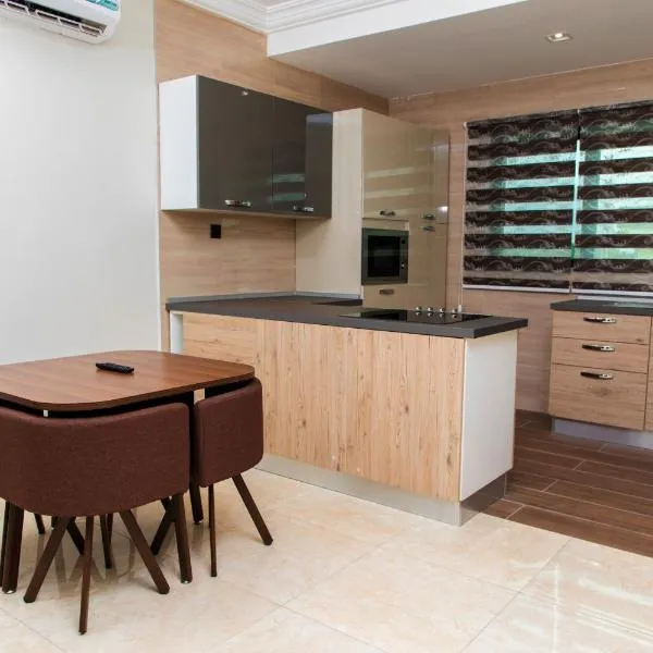 Crystal Palm Hotels, hotel in Accra