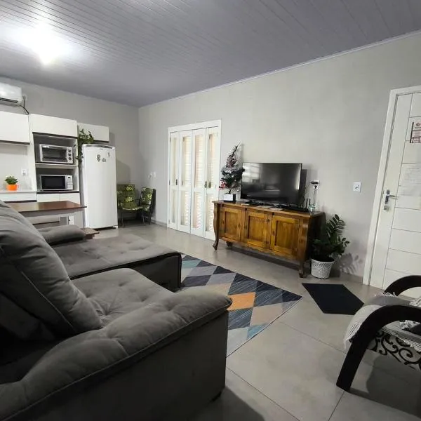 Casa Finger 600m do centro de frente pra VRS865 anfitriã reside ao lado, hotel sa Ivoti