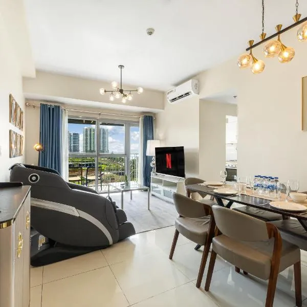 Relaxing 2BR beside the Bay & Okada with Seaview Pool near Airport, MOA, Ayala Malls, and City of Dreams, hôtel à Manille
