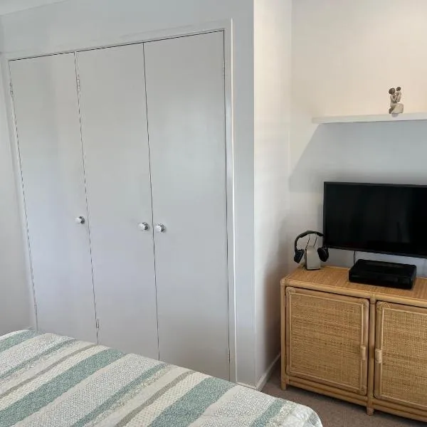 Raffertys Resort Lakeside Terrace Plus 4 Star, Hotel in Cams Wharf