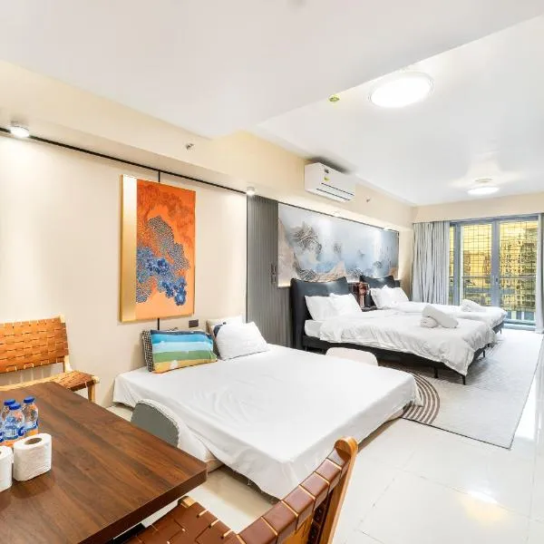 Cozy Family Suite with City View near City of Dreams Casino, Airport, Solaire, Okada, Ayala Malls and MOA, hotel en Manila