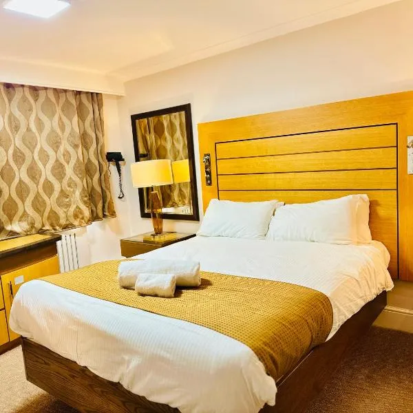 Crown Hotel - Stone, Near Stoke-On-Trent by OYO, hotel em Stone