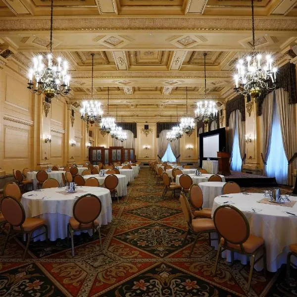 The Fort Garry Hotel, Spa and Conference Centre, an Ascend Collection Hotel, hotel in Winnipeg