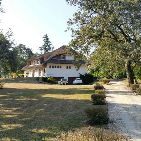 La Belle Chaumière, hotel di Larrivière