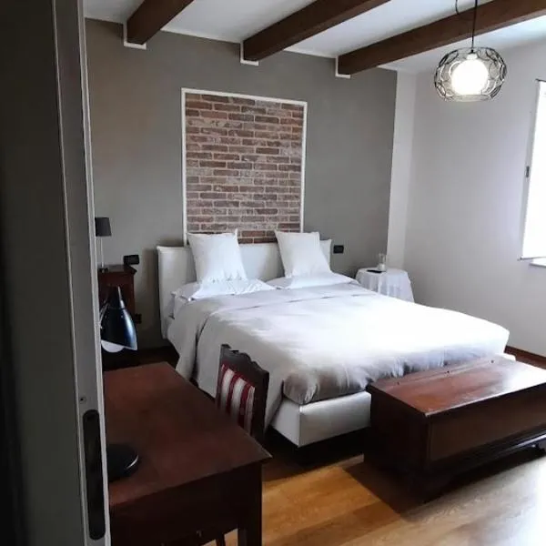 Cà Trifolera Barbaresco - Camera TRIPLA con bagno - IN ROMANTICO CASCINALE NEI VIGNETI CON CANTINA, hotel sa Barbaresco