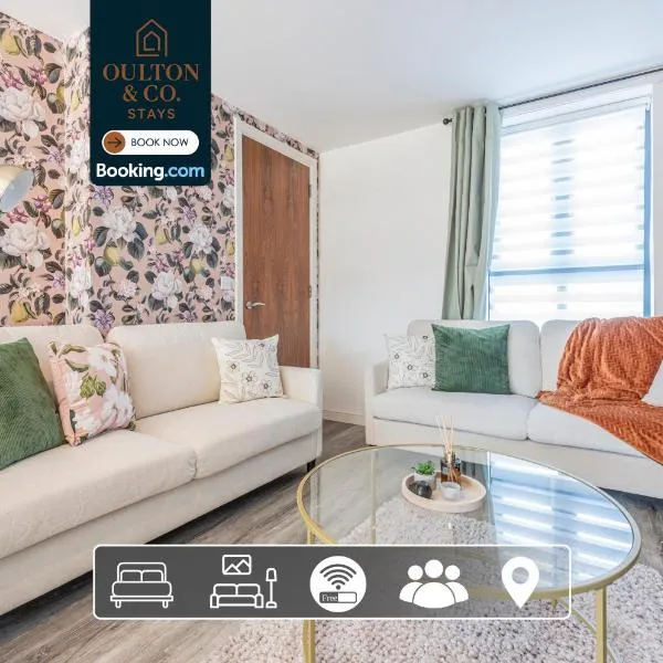 Luxury Retreat For 10 - Short Lets & Serviced Accommodation Manchester With Hot Tub and Spacious Garden, hotel v Manchesteru