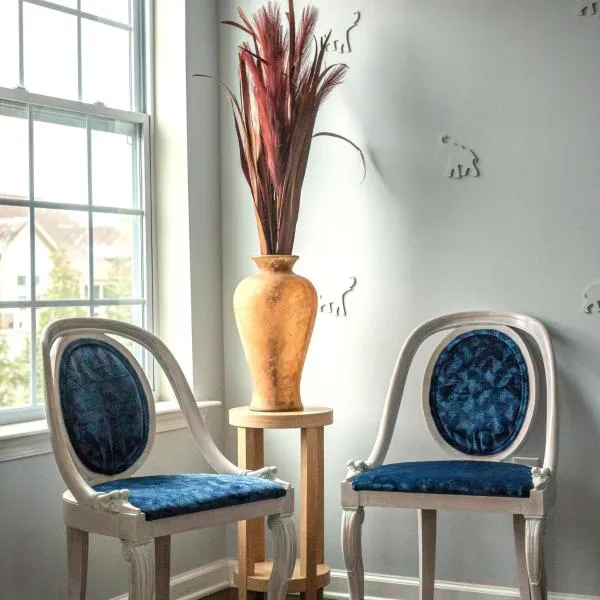 Azure Elephant Haven 2 King Suites Bayberry South, hotel v destinaci Middletown