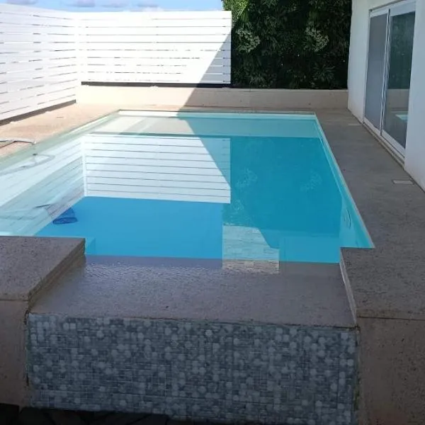 Interlace penthouse with swimming pool, hotel en Il-Ħamrija
