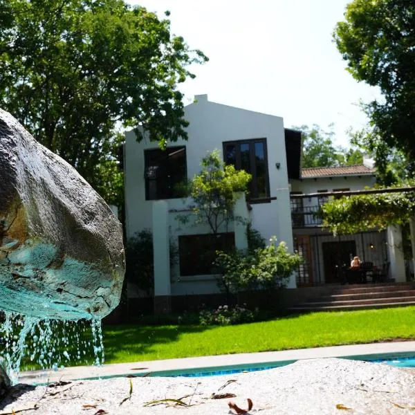 The House On Straight Avenue, hotel sa Sandton