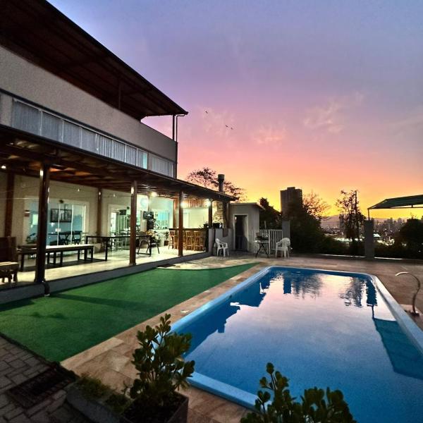 House with swimming pool, 4 en-suites, 6 parking spaces