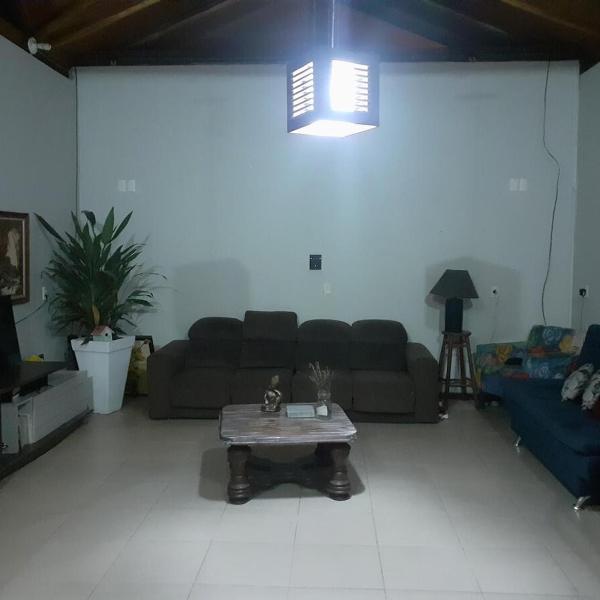 Casa na natureza com estacionamento no Rio Tavares