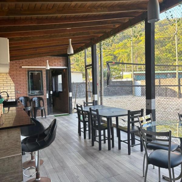 Casal Altas Vibe, com quadra de areia, piscina, sinuca e outros jogos - Foto 5