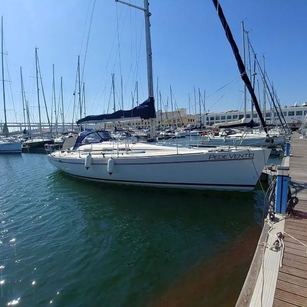 Sleep on a Sailboat in Lisbon a unique stay, hotel a Lisbona