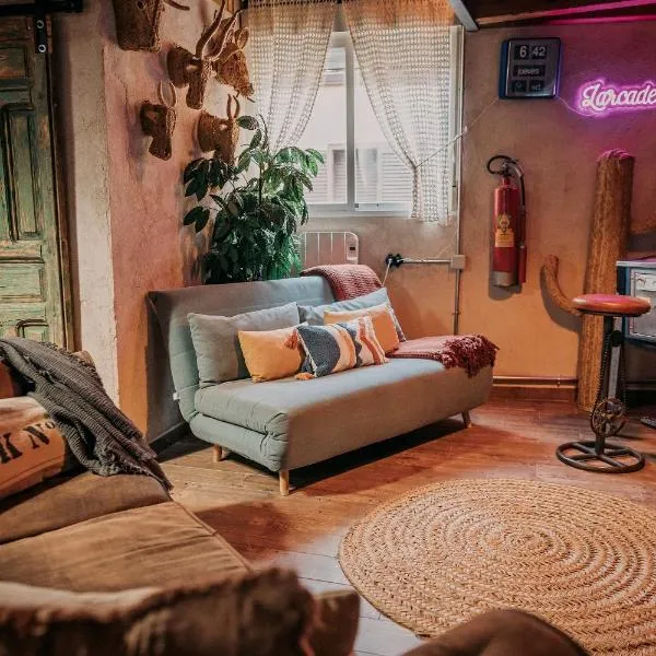 LARCADE Loft Industrial-Jacuzzi, hotel Castillo de Bayuelában