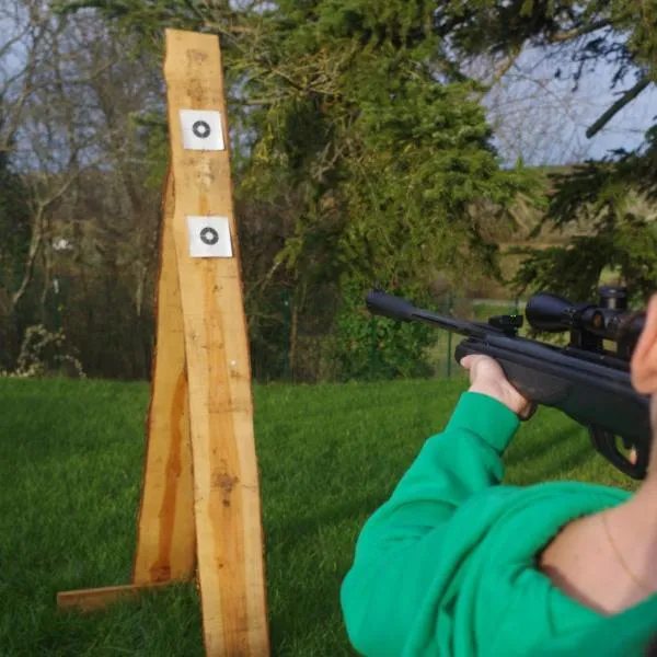 CHEZ MITCH EN CAMPING CAR et grand espace extérieur、Caillavetのホテル