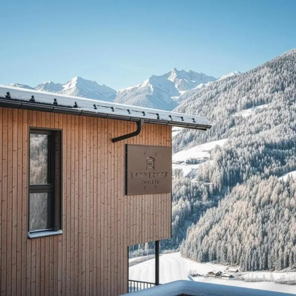 Lahnerhof Mountain Retreat Chalets with Sauna and Alpine Flair, khách sạn ở Lutago