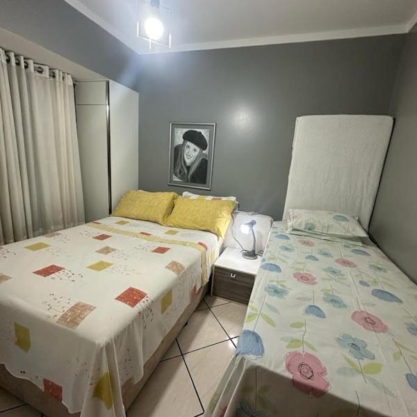 Apartamento aconchegante frente mar, na Meia Praia - Foto 2