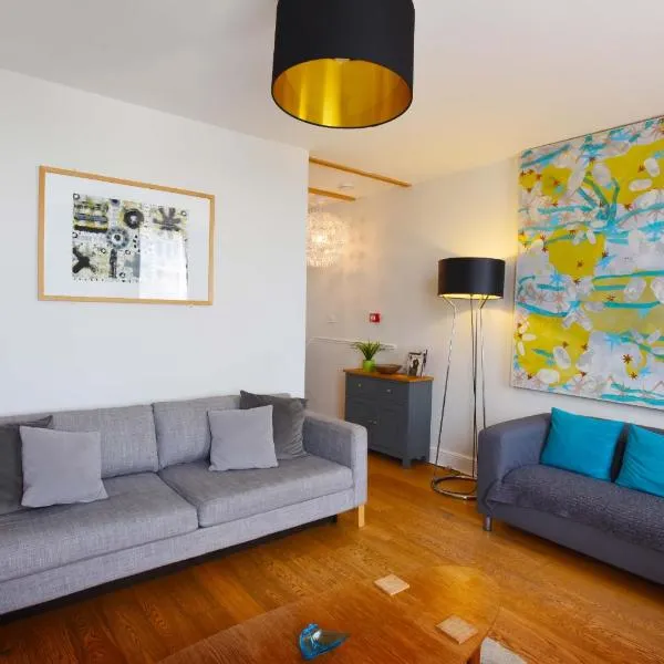Style Meets Soul - Famous Art House Close To Centre - Free Parking, hotelli kohteessa Canterbury