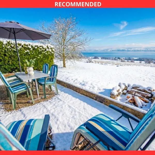 Chalet vue Alpes et lac, hotel v destinaci Provence