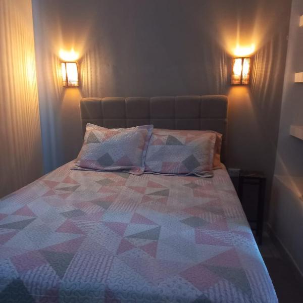 Apartamento Confortável com Garagem e internet - Foto 2