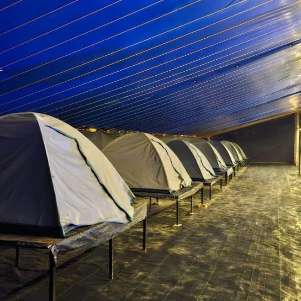 Eagle Swimming Pool Tent Stay, hotel i Bangalore
