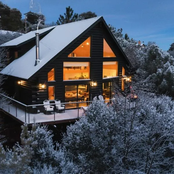 Award-Winning A-Frame with Views and Cedar Hot Tub, hotel en Julian