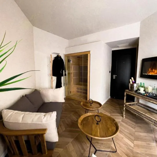 מלון ארנה בת ים - קומת סוויטות הגן עם סאונה פרטית, hotell sihtkohas Bat Yam