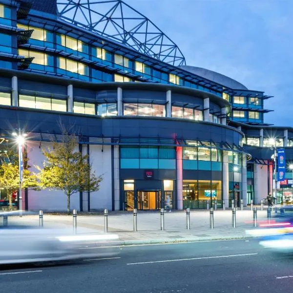 Radisson RED London Twickenham، فندق في تويكنهام