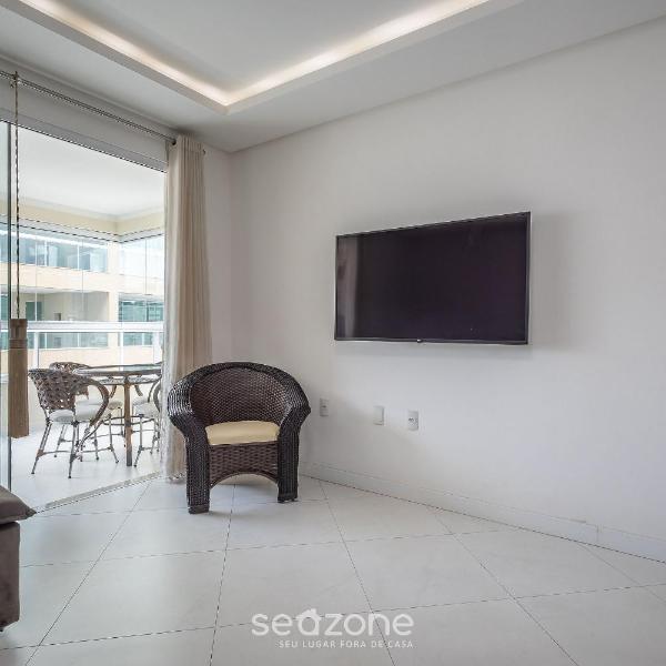 Apto c/ churrasq. e varanda, 450m da Praia SIT1202