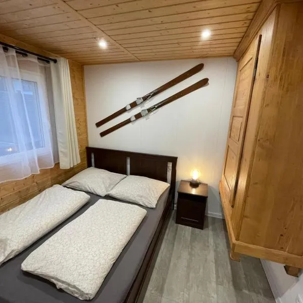 TinyHaus #4 Hülben - Ortsrand - kostenlose Parkplätze, ξενοδοχείο σε Hülben