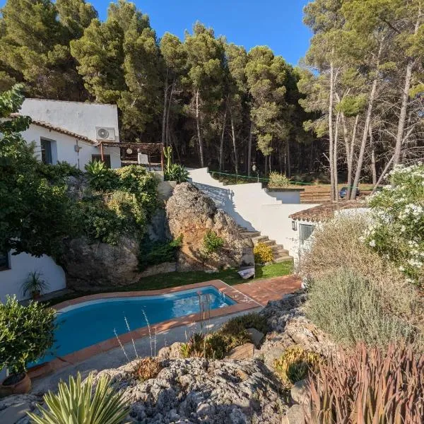 Villa La Roca - A fusion of modern and typical Andalucian architecture、モンテコルトのホテル