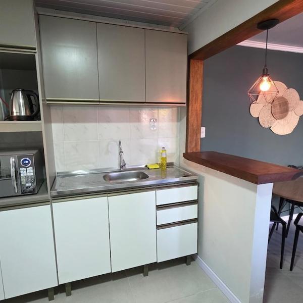 Casa completa, lindamente decorada, nova com 2 quartos - Foto 4