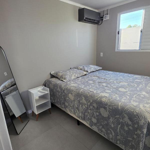 Casa completa, lindamente decorada, nova com 2 quartos - Foto 2
