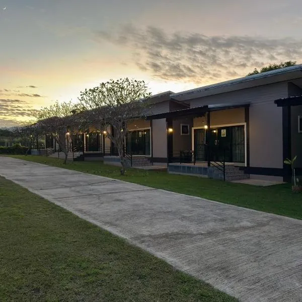 Lek Village Khaoyai, hotel i Pak Chong