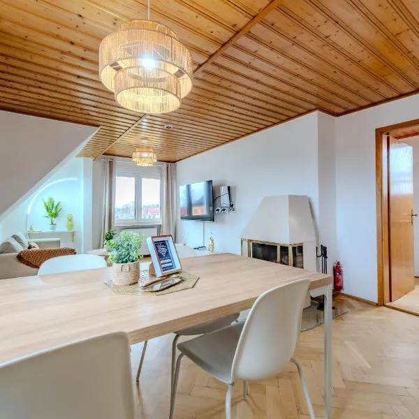 Modern Boho Apartment with Free Parking & WiFi, Hotel in Zwickau