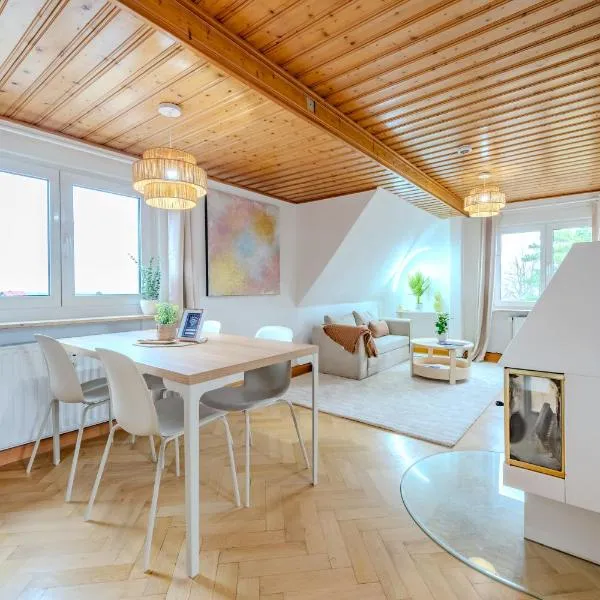 Modern Boho Apartment with Free Parking & WiFi, hotelli kohteessa Zwickau