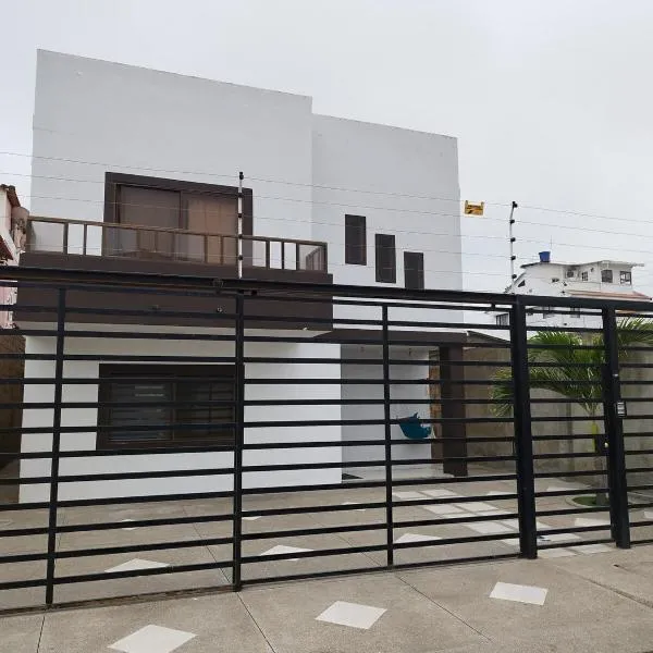 Casa Familiar a 5 minutos de la playa, hotel a Salinas