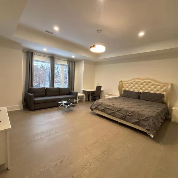Brand-New Luxury Home Away Home in North York: Toronto'da bir otel