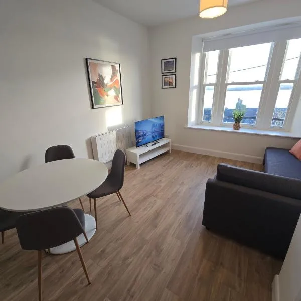 2 Bed Apartment with Harbour Views Apt 2, hotel a Cobh