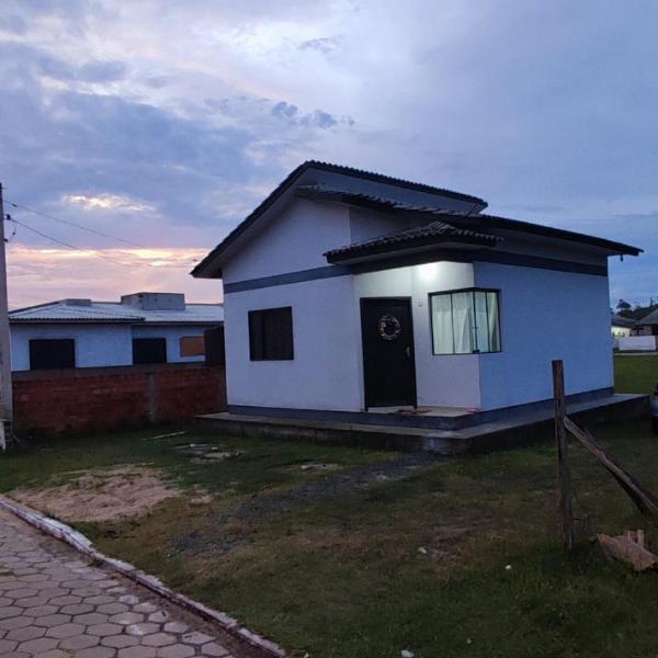 Casa próximo a beira mar, próximo de mercados e farmácias e bem localizada - Foto 3